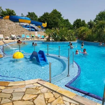 Camping Mobile - 3 Chambres - Piscines - *